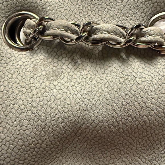 CHANEL Nubuck Camelia Gray Vintage Shoulder Bag with Elegant Chains - Picture 11 of 17